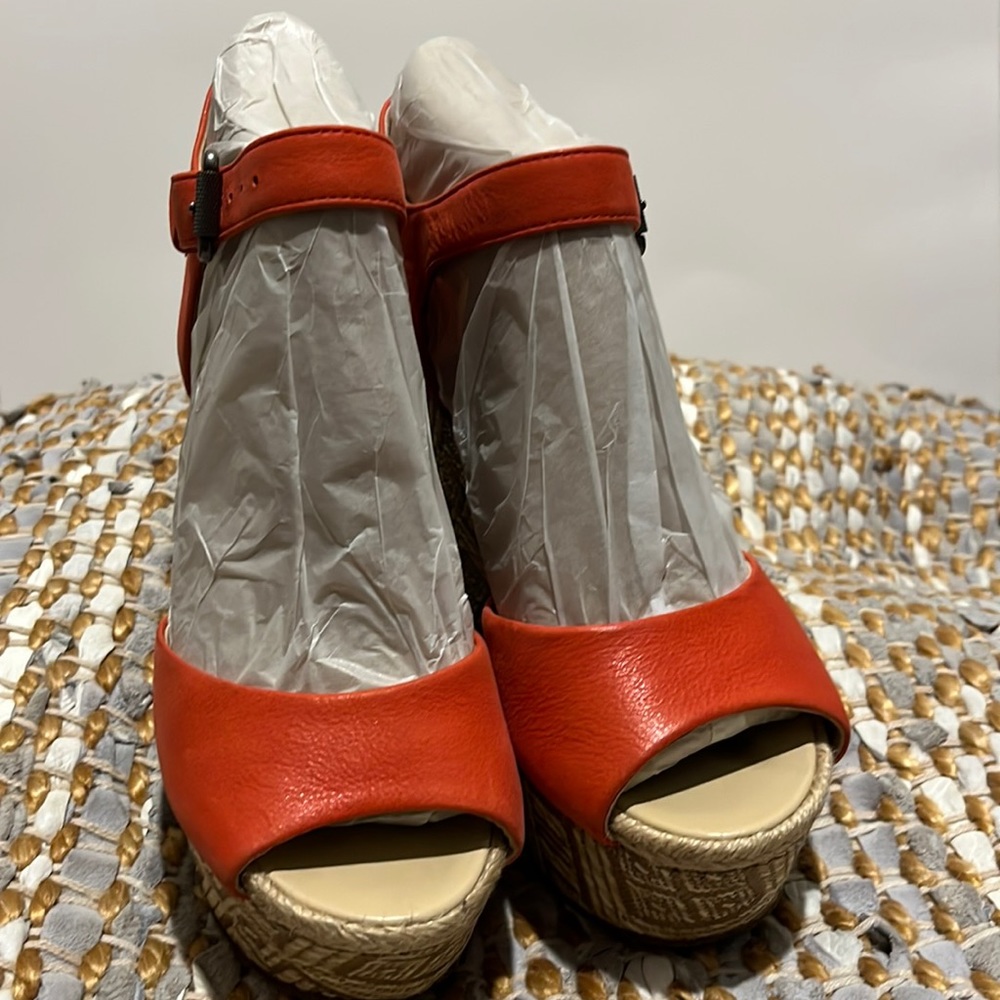 Vera Wang Platform Sandals